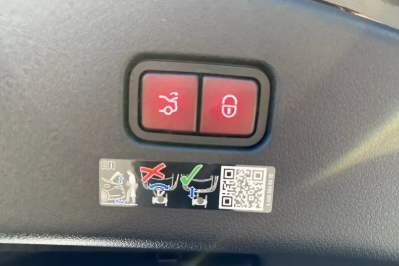 Mercedes-Benz CLE 300 (Clasa CLE) din 2025 cu 22.478 km - oferta MER187927 - foto 12