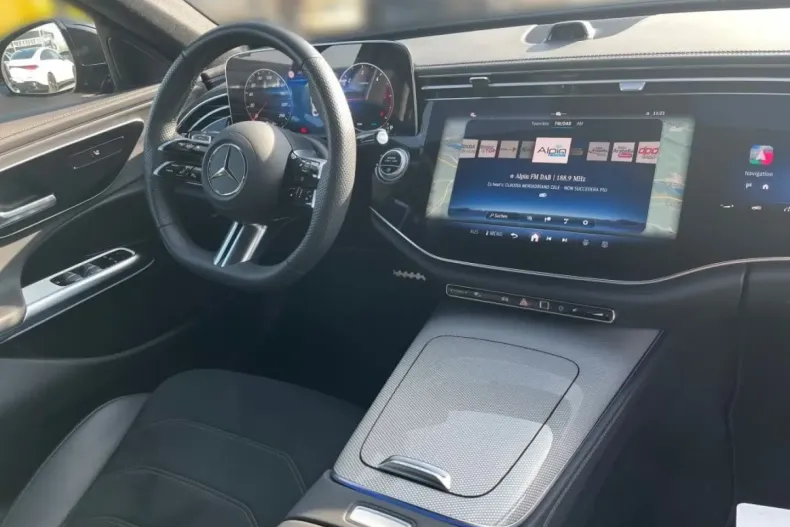 Mercedes-Benz E 220 (Clasa E) din 2025 cu 25.350 km - oferta MER187952 - foto 9