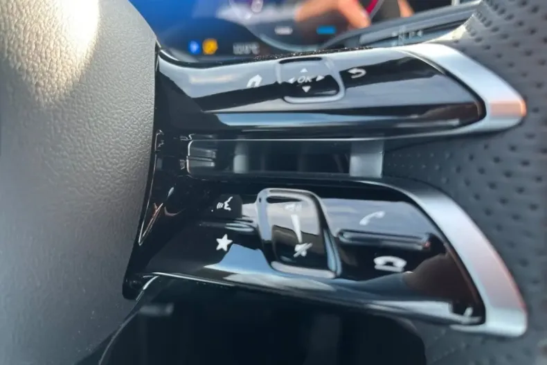 Mercedes-Benz E 220 (Clasa E) din 2025 cu 25.350 km - oferta MER187952 - foto 12