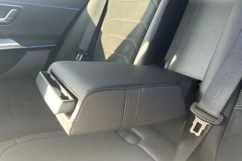 Mercedes-Benz E 220 (Clasa E) din 2025 cu 25.350 km - oferta MER187952 - foto 21