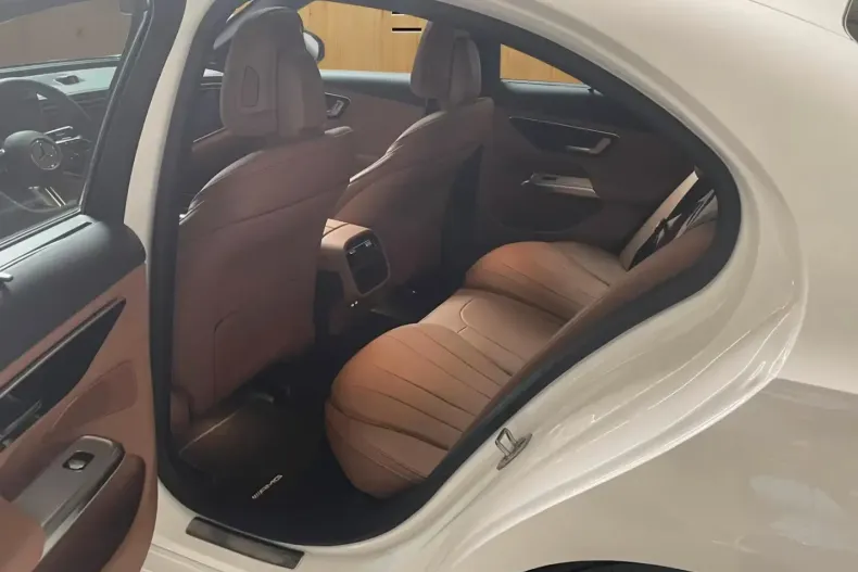 Mercedes-Benz E 200 (Clasa E) din 2026 cu 8 km - oferta MER187965 - foto 11