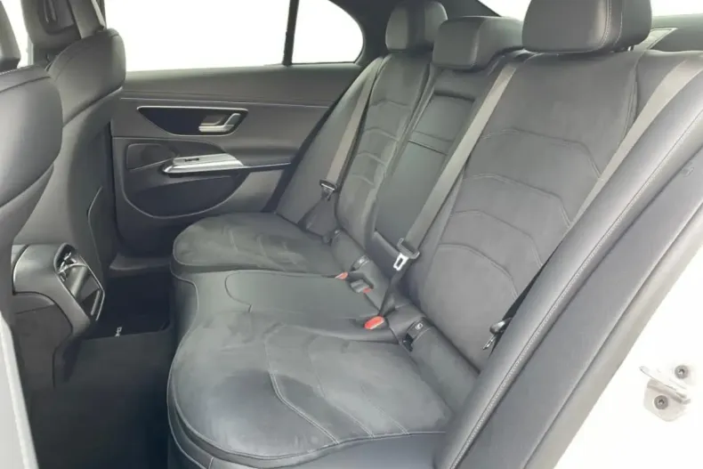 Mercedes-Benz E 220 (Clasa E) din 2024 cu 9.712 km - oferta MER187967 - foto 7