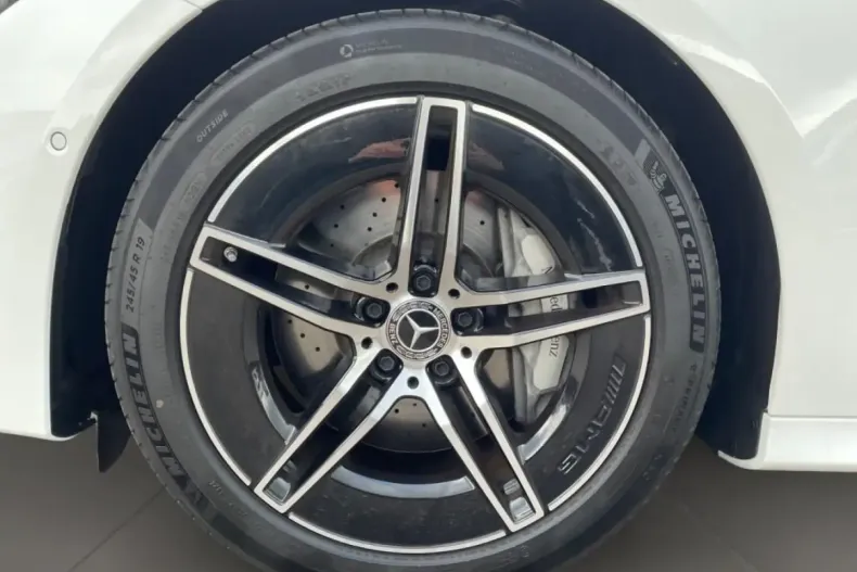 Mercedes-Benz E 220 (Clasa E) din 2024 cu 9.712 km - oferta MER187967 - foto 8