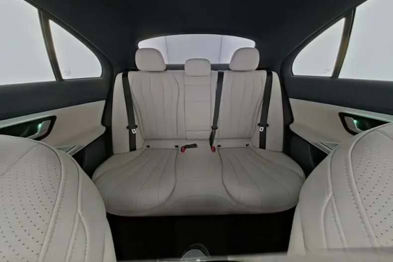 Mercedes-Benz E 220 (Clasa E) din 2024 cu 36.150 km - oferta MER187969 - foto 9