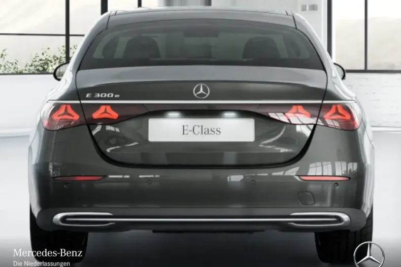 Mercedes-Benz E 300 (Clasa E) din 2025 cu 4.545 km - oferta MER187970 - foto 7