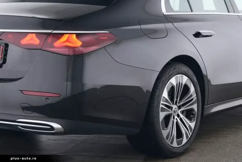 Mercedes-Benz E 300 (Clasa E) din 2024 cu 13.656 km - oferta MER187971 - foto 4