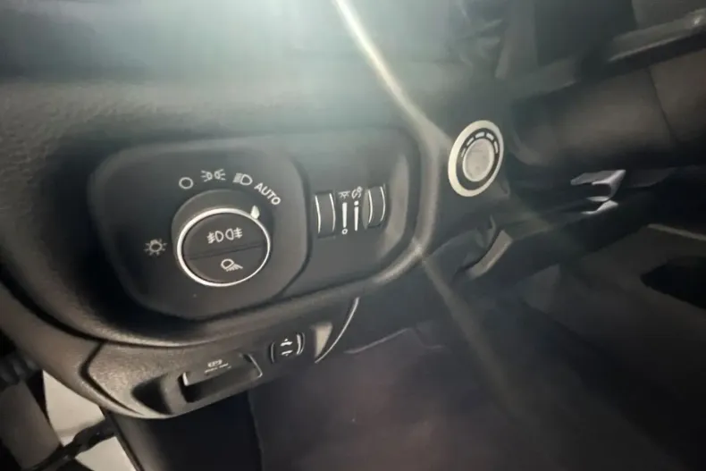 Dodge RAM din 2023 cu 66.900 km - oferta DOD187977 - foto 12