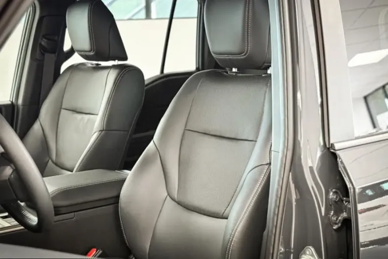 Toyota Land Cruiser din 2025 cu 2.000 km - oferta TOY187981 - foto 12