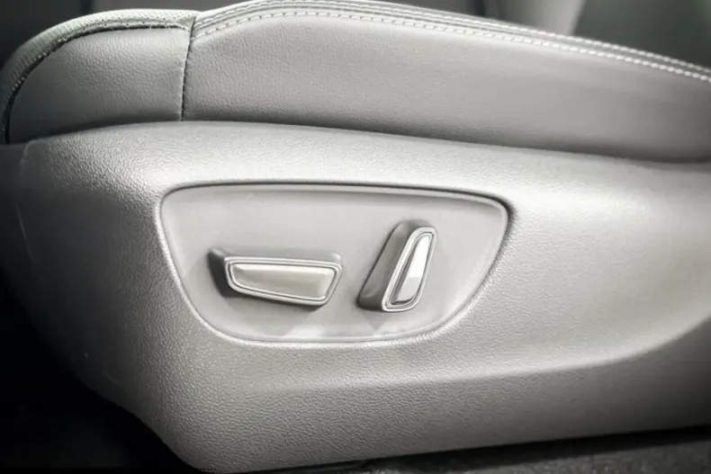 Toyota Land Cruiser din 2025 cu 2.000 km - oferta TOY187981 - foto 13