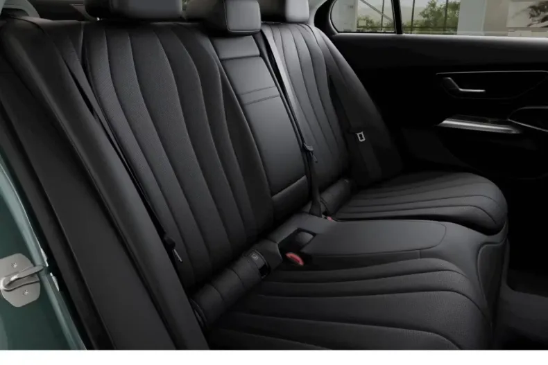 Mercedes-Benz E 300 (Clasa E) din 2024 cu 6.611 km - oferta MER187985 - foto 9