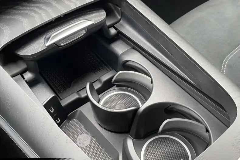 Mercedes-Benz E 200 (Clasa E) din 2024 cu 11.841 km - oferta MER187986 - foto 11