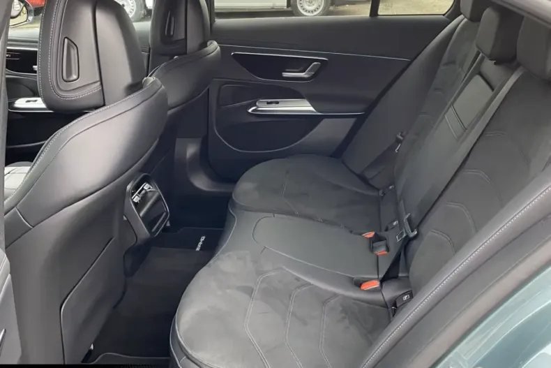 Mercedes-Benz E 200 (Clasa E) din 2024 cu 11.841 km - oferta MER187986 - foto 17