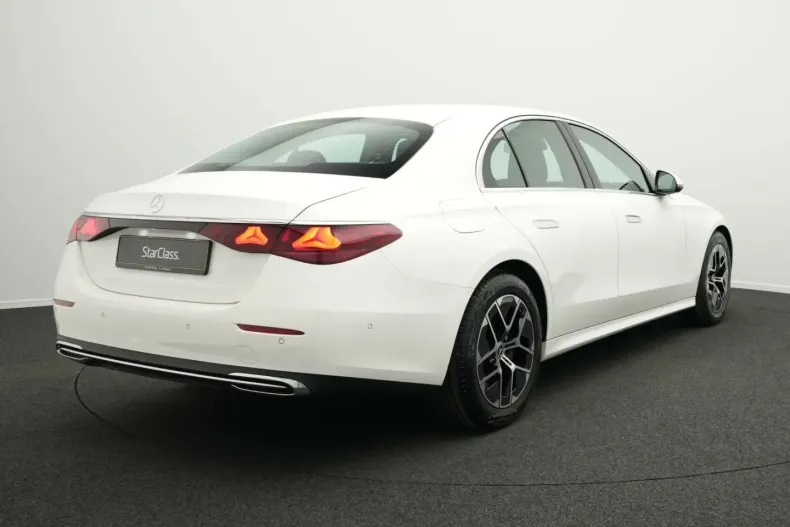 Mercedes-Benz E 200 (Clasa E) din 2024 cu 13.581 km - oferta MER187991 - foto 3