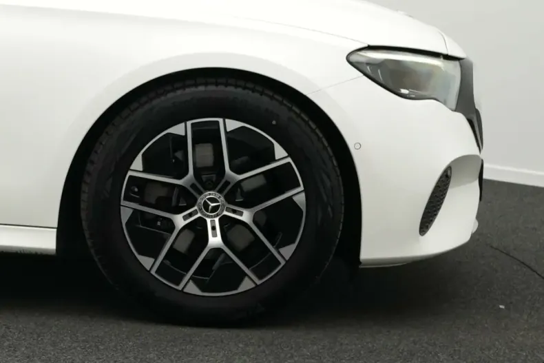 Mercedes-Benz E 200 (Clasa E) din 2024 cu 13.581 km - oferta MER187991 - foto 6