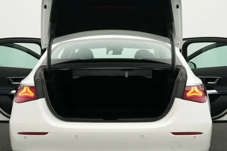 Mercedes-Benz E 200 (Clasa E) din 2024 cu 13.581 km - oferta MER187991 - foto 15