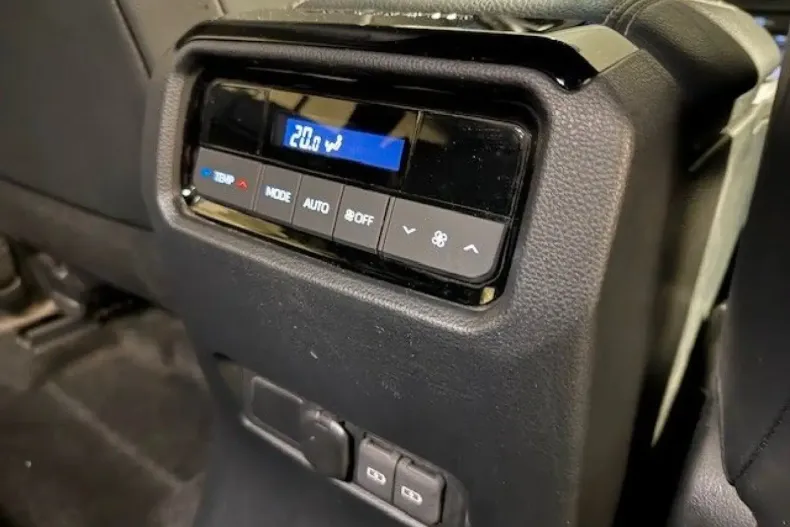 Toyota Land Cruiser din 2025 cu 56.000 km - oferta TOY188040 - foto 14