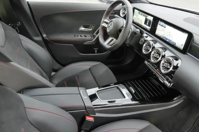 Mercedes-Benz CLA 250 (Clasa CLA) din 2024 cu 8.916 km - oferta MER188051 - foto 3