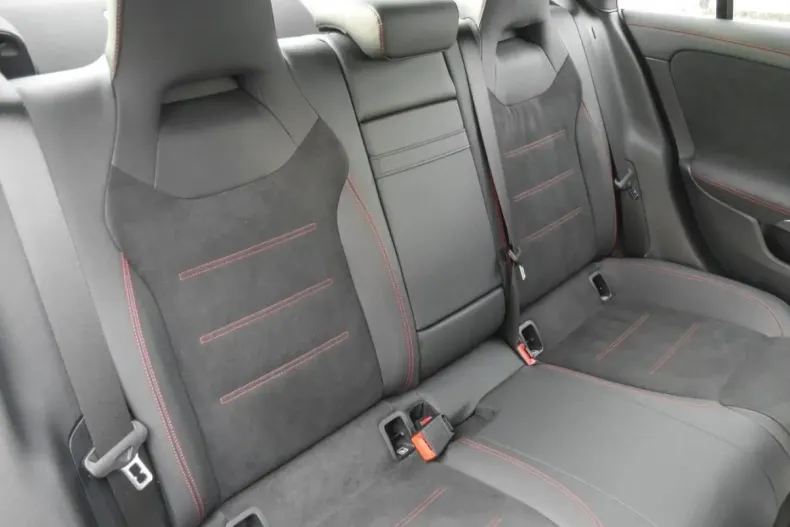 Mercedes-Benz CLA 250 (Clasa CLA) din 2024 cu 8.916 km - oferta MER188051 - foto 4