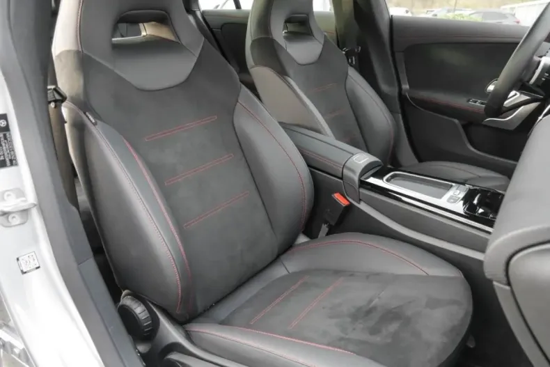 Mercedes-Benz CLA 250 (Clasa CLA) din 2024 cu 8.916 km - oferta MER188051 - foto 6