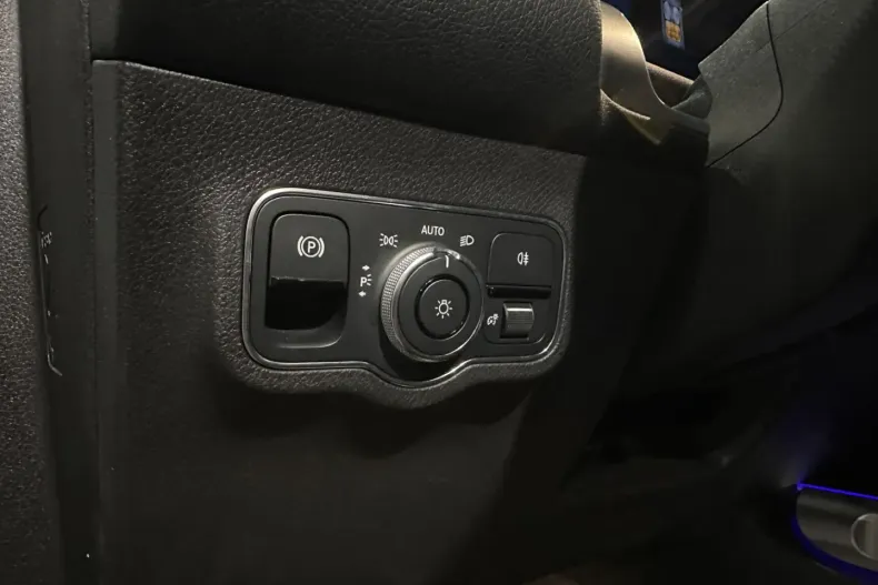 Mercedes-Benz GLB 200 (Clasa GLB) din 2021 cu 59.990 km - oferta MER188057 - foto 41