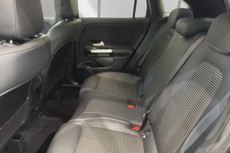 Mercedes-Benz GLA 250 (Clasa GLA) din 2022 cu 42.653 km - oferta MER188064 - foto 6