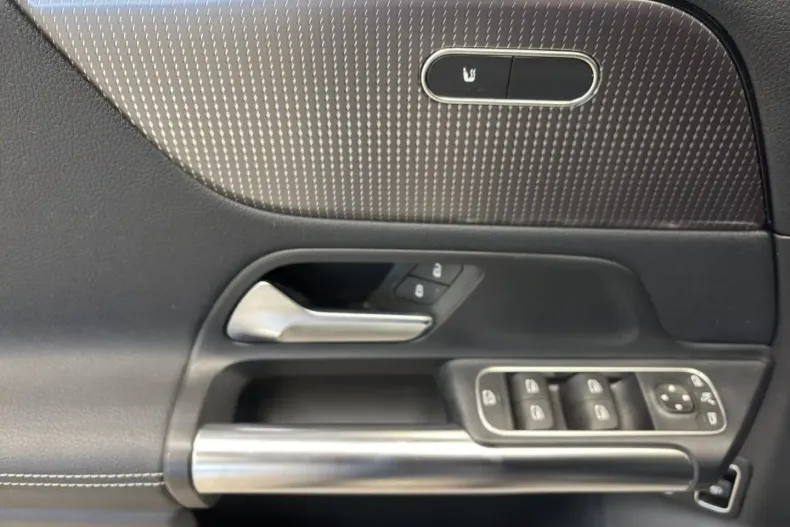 Mercedes-Benz GLA 250 (Clasa GLA) din 2022 cu 42.653 km - oferta MER188064 - foto 11