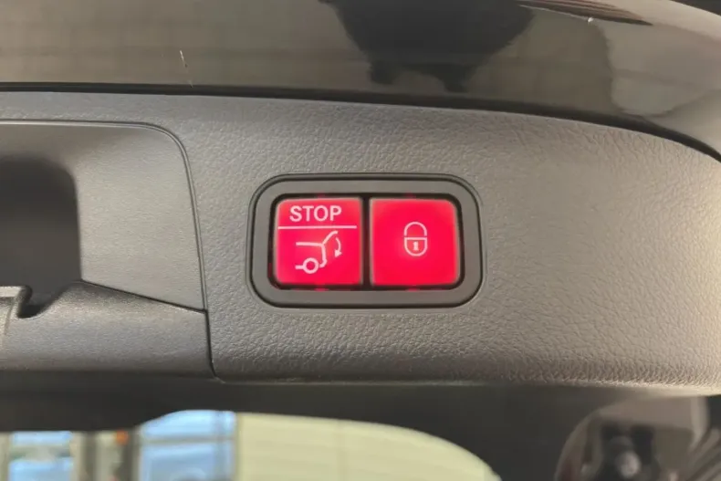 Mercedes-Benz GLA 250 (Clasa GLA) din 2022 cu 42.653 km - oferta MER188064 - foto 15