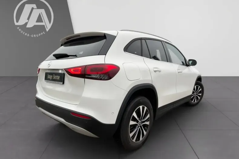 Mercedes-Benz GLA 250 (Clasa GLA) din 2022 cu 18.202 km - oferta MER188065 - foto 2