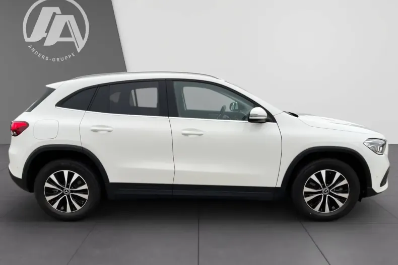 Mercedes-Benz GLA 250 (Clasa GLA) din 2022 cu 18.202 km - oferta MER188065 - foto 3