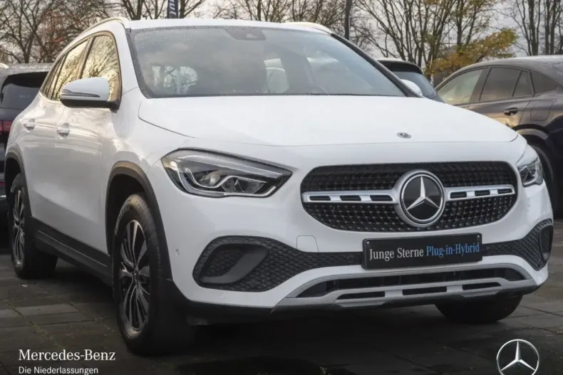 Mercedes-Benz GLA 250 (Clasa GLA) din 2022 cu 52.677 km - oferta MER188066 - foto 1