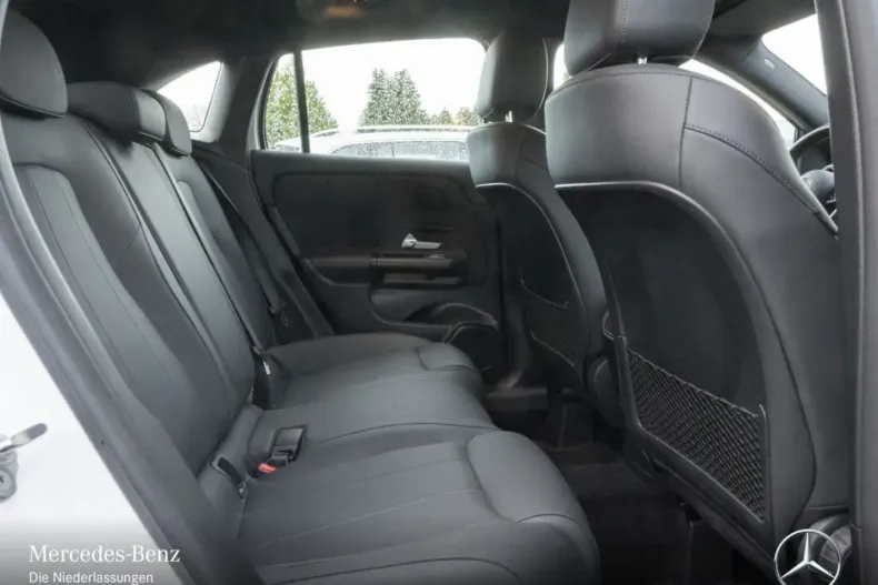 Mercedes-Benz GLA 250 (Clasa GLA) din 2022 cu 52.677 km - oferta MER188066 - foto 9