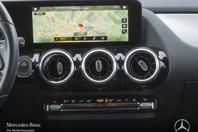 Mercedes-Benz GLA 250 (Clasa GLA) din 2022 cu 52.677 km - oferta MER188066 - foto 11