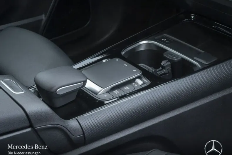 Mercedes-Benz GLA 250 (Clasa GLA) din 2022 cu 52.677 km - oferta MER188066 - foto 13