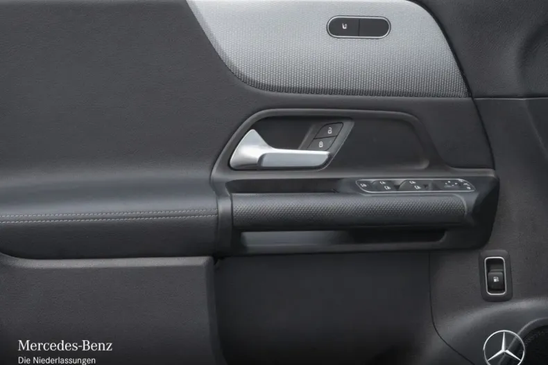 Mercedes-Benz GLA 250 (Clasa GLA) din 2022 cu 52.677 km - oferta MER188066 - foto 16