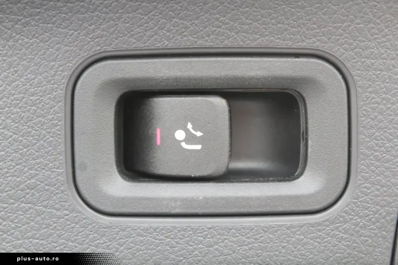 Mercedes-Benz GLA 250 (Clasa GLA) din 2022 cu 83.737 km - oferta MER188068 - foto 15