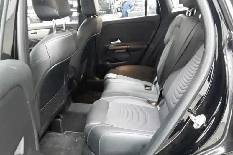 Mercedes-Benz GLA 250 (Clasa GLA) din 2022 cu 70.333 km - oferta MER188070 - foto 5