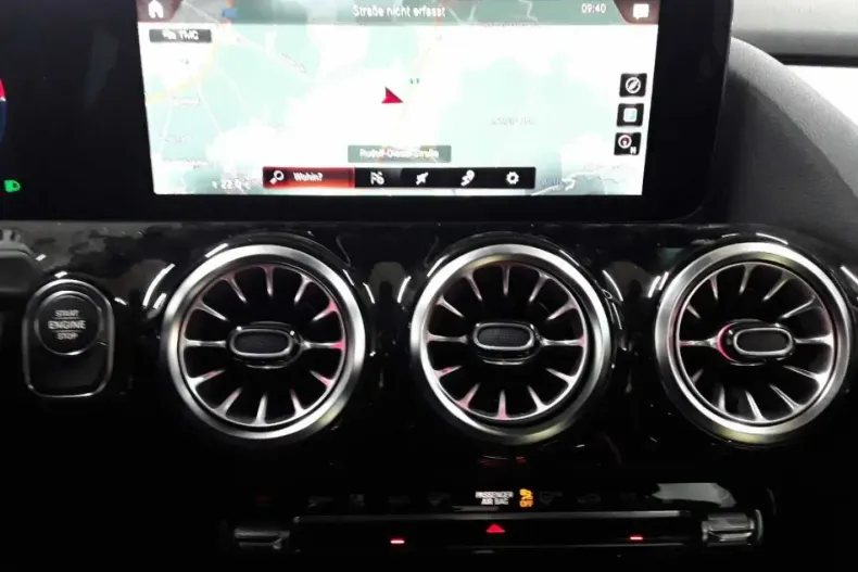 Mercedes-Benz GLA 250 (Clasa GLA) din 2022 cu 70.333 km - oferta MER188070 - foto 14