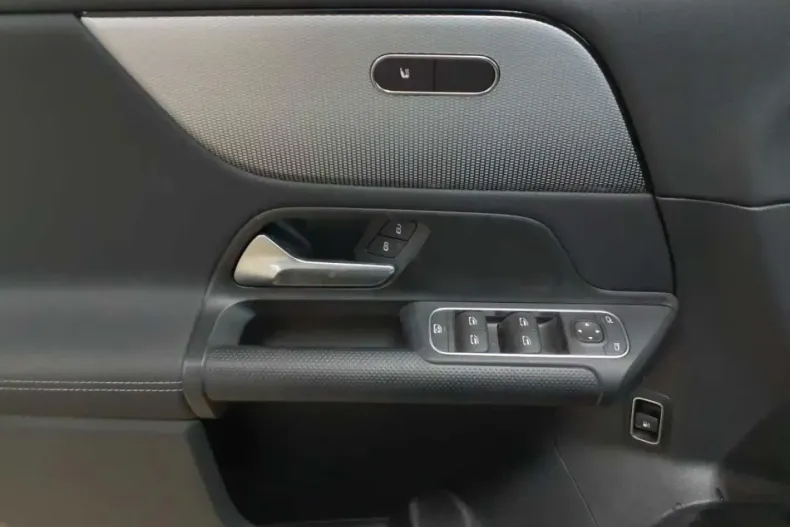 Mercedes-Benz GLA 250 (Clasa GLA) din 2022 cu 40.694 km - oferta MER188071 - foto 4