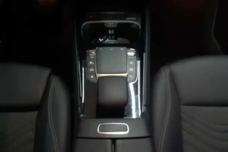 Mercedes-Benz GLA 250 (Clasa GLA) din 2022 cu 40.694 km - oferta MER188071 - foto 6