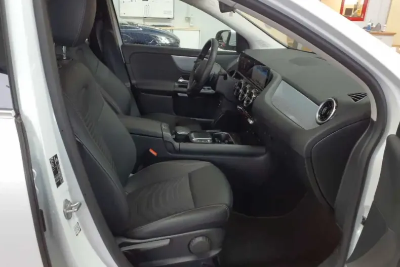 Mercedes-Benz GLA 250 (Clasa GLA) din 2022 cu 40.694 km - oferta MER188071 - foto 7