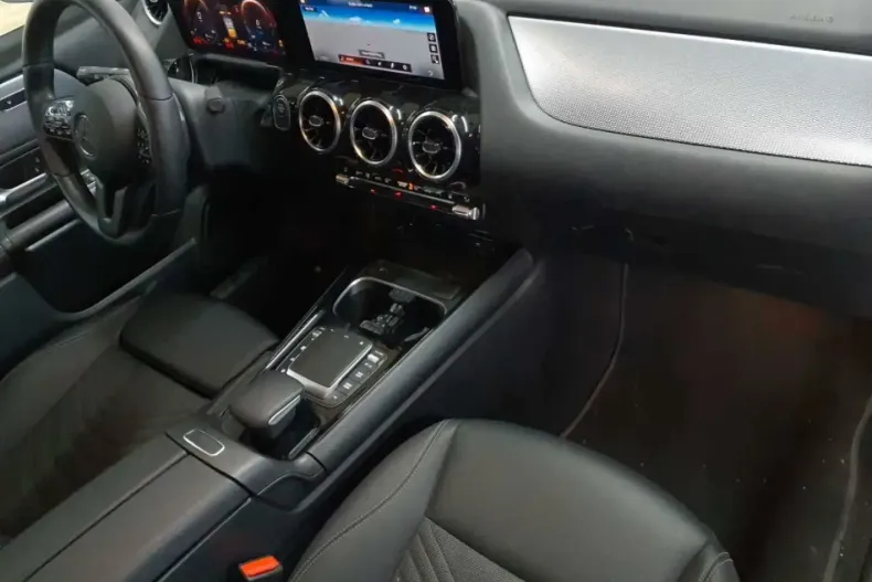 Mercedes-Benz GLA 250 (Clasa GLA) din 2022 cu 40.694 km - oferta MER188071 - foto 8