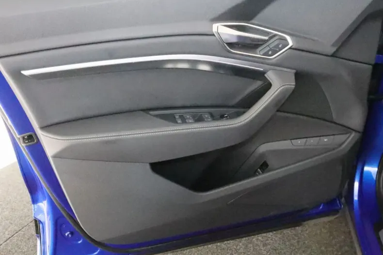 Audi Q8 e-tron din 2023 cu 51.202 km - oferta AUD188101 - foto 17