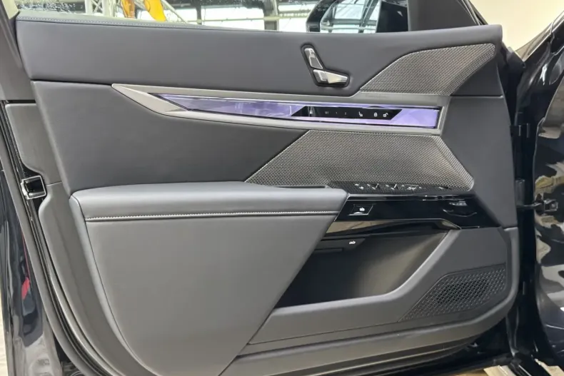 BMW 750 (Seria 7) din 2025 cu 17.700 km - oferta BMW188107 - foto 16