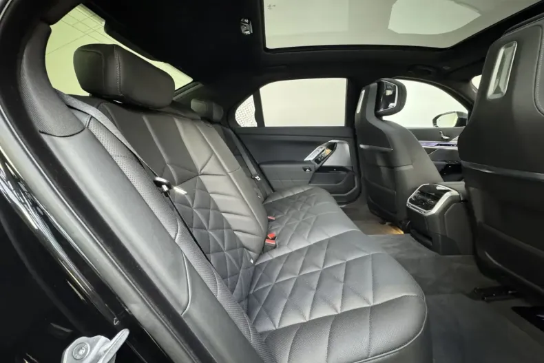 BMW 750 (Seria 7) din 2025 cu 17.700 km - oferta BMW188107 - foto 25