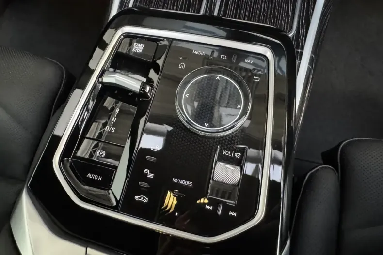 BMW 750 (Seria 7) din 2025 cu 17.700 km - oferta BMW188107 - foto 30