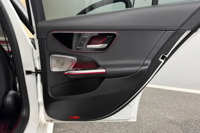 Mercedes-Benz C 300 (Clasa C) din 2022 cu 110.000 km - oferta MER188124 - foto 17