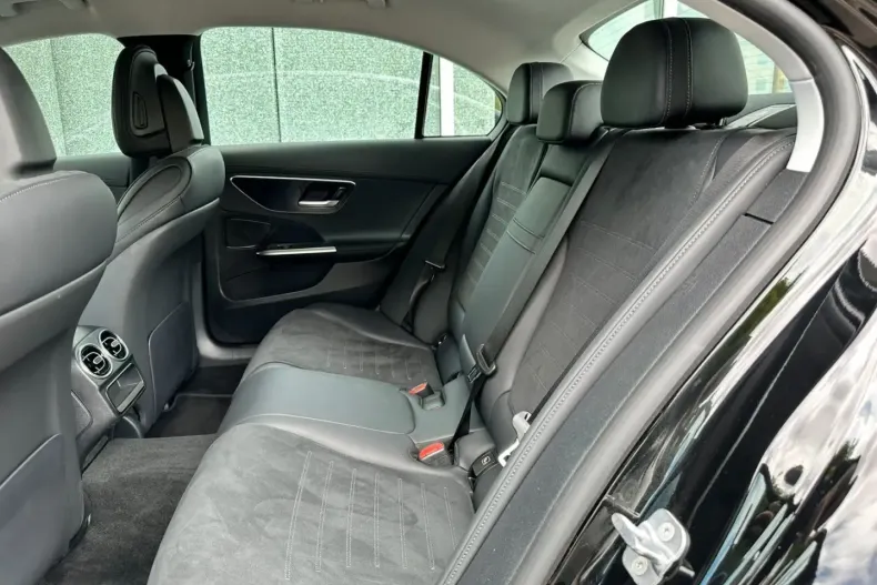 Mercedes-Benz C 300 (Clasa C) din 2024 cu 24.936 km - oferta MER188134 - foto 8