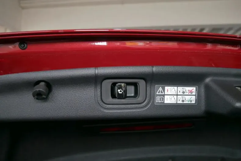 Mercedes-Benz C 200 (Clasa C) din 2024 cu 4.707 km - oferta MER188136 - foto 12