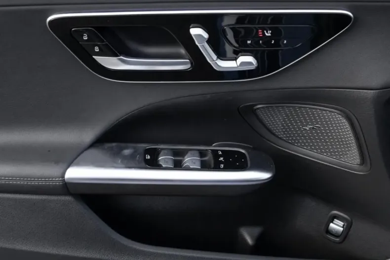 Mercedes-Benz C 200 (Clasa C) din 2024 cu 8.076 km - oferta MER188137 - foto 14