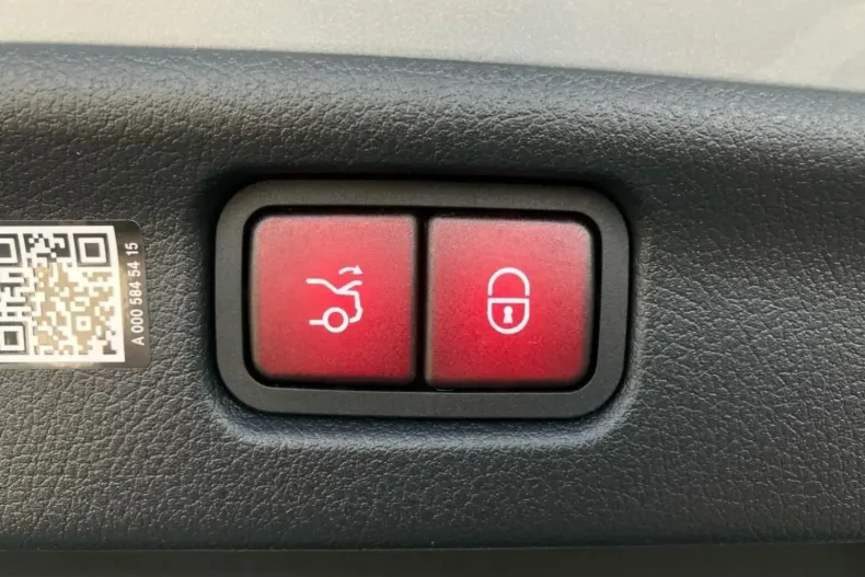 Mercedes-Benz C 200 (Clasa C) din 2024 cu 13.870 km - oferta MER188139 - foto 14